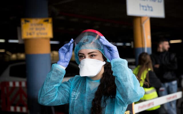 משבר הקורונה, אשת צוות בשערי צדק (צילום: Yonatan Sindel/Flash90)