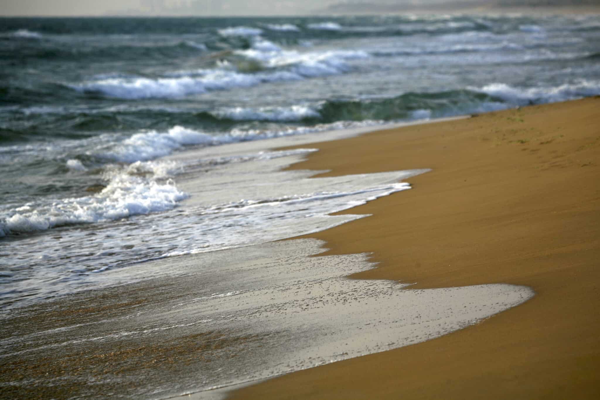 חוף המבצר בעתלית (צילום: Doron Horowitz/Flash90)