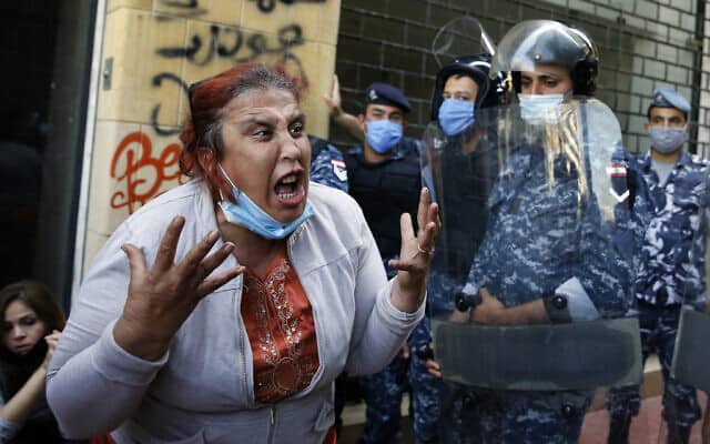 המחאה החברתית בלבנון נמשכת, מאי 2020 (צילום: AP Photo/Bilal Hussein)