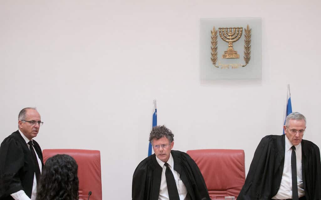 השופטים דוד מינץ, יצחק עמית ונעם סולברג בבית המשפט העליון (צילום: מרים אלסטר/פלאש90)