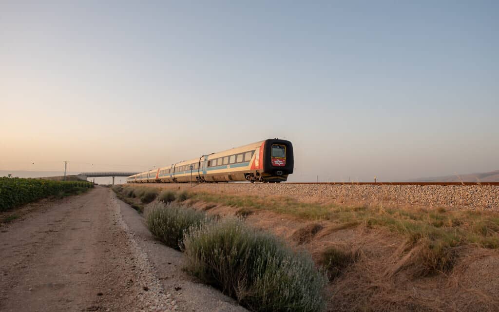 רכבת ישראל. אילוסטרציה (צילום: Mila Aviv/Flash90)