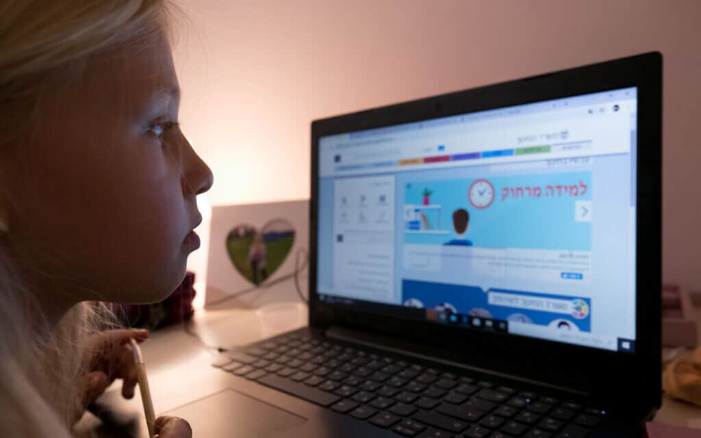 An Israeli youth seen during a remote learning at their home in Moshav Haniel, on March 18, 2020. Photo by Chen Leopold/Flash90 *** Local Caption *** למידה
מרחוק
חינוך
חופש
תלמידים
לומדים
מושב
חניאל (צילום: חן לאופולד, פלאש 90) An Israeli youth seen during a remote learning at their home in Moshav Haniel, on March 18, 2020. Photo by Chen Leopold/Flash90 *** Local Caption *** למידה
מרחוק
חינוך
חופש
תלמידים
לומדים
מושב
חניאל (צילום: חן לאופולד, פלאש 90)