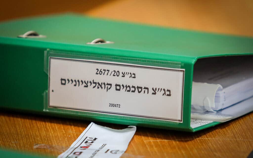 בית המשפט העליון דן בעתירות נגד ההסכם הקואליציוני בין מפלגת כחול לבן לליכוד. 4 במאי 2020 (צילום: Oren Ben Hakoon/POOL)