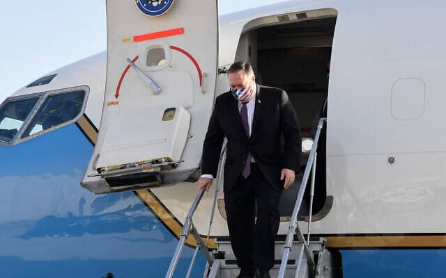 מזכיר המדינה האמריקאי, מייק פומפאו,נחת בישראל. אפריל 2020 (צילום: Flash90)
