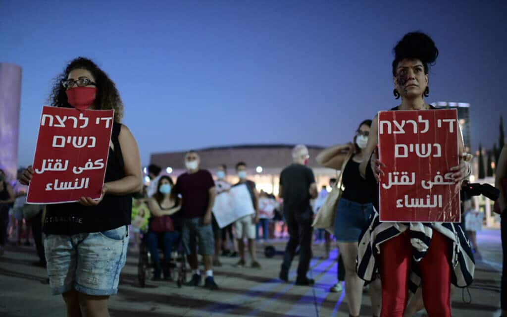 הפגנה נגד רצח נשים, כיכר הבימה תל אביב (צילום: Flash90/תומר נויברג)