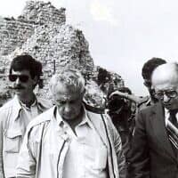 בגין ושרון במבצר הבופור לאחר כיבושו, יוני 1982