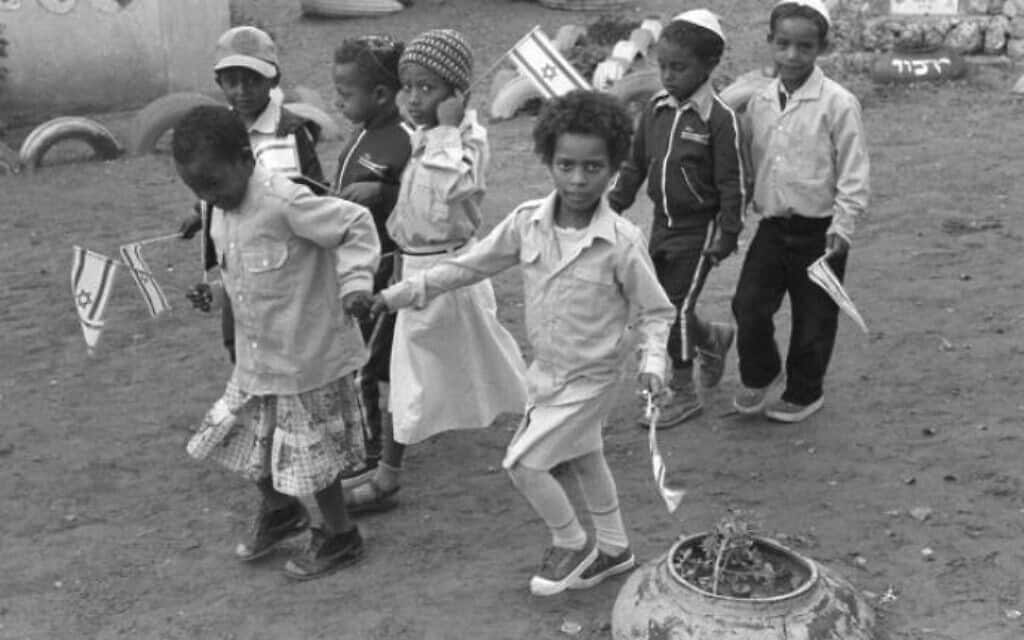 ילדים יוצאי אתיופיה בגבעת אולגה, 1984 צילום: נתי הרניק, לע"מ) (צילום: צילום: נתי הרניק, לע"מ)