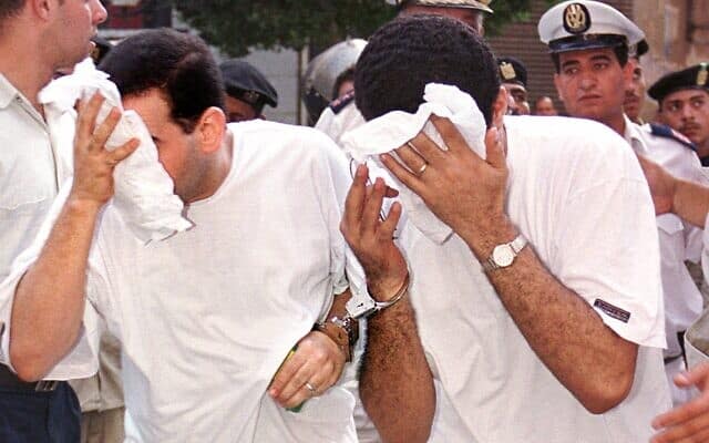 תמונת ארכיון מ-2001, אז נעצרו 52 גברים מצריים בשל היותם הומוסקסואלים (צילום: AP Photo/STR)