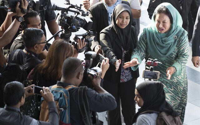 רוסמה מנסור, רעייתו של ראש ממשלת מלזיה לשעבר (צילום: AP Photo/Vincent Thian)
