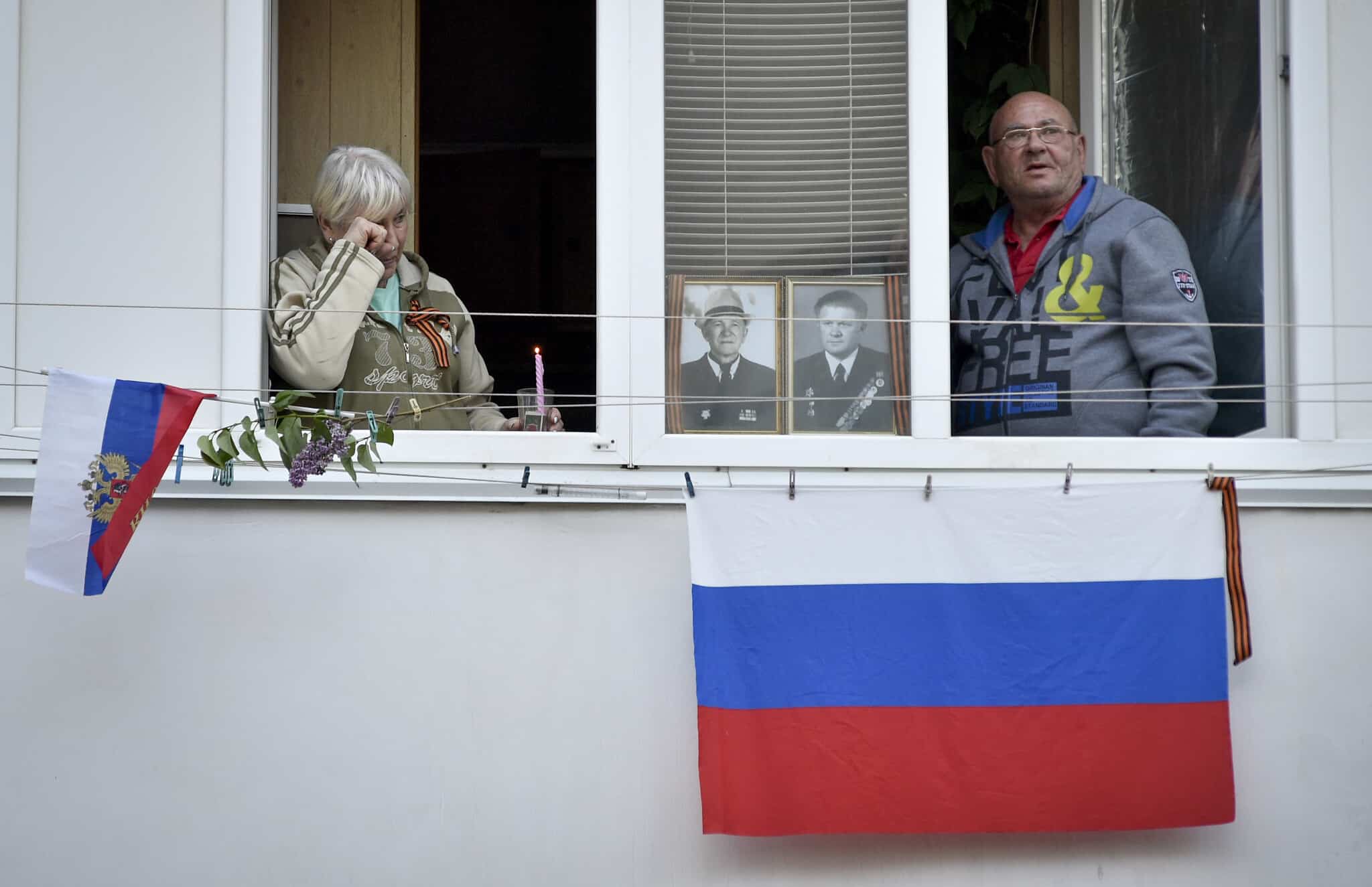 אילוסטרציה, עידן הקורונה: אוקראינים חולקים כבוד לקרובים שהשתתפו במלחה&quot;ע ה-2 (צילום: AP Photo)