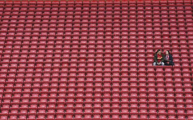 אצטדיון אנפילד בליברבפול ריק מצופים (כמעט) (צילום: AP Photo/Jon Super)