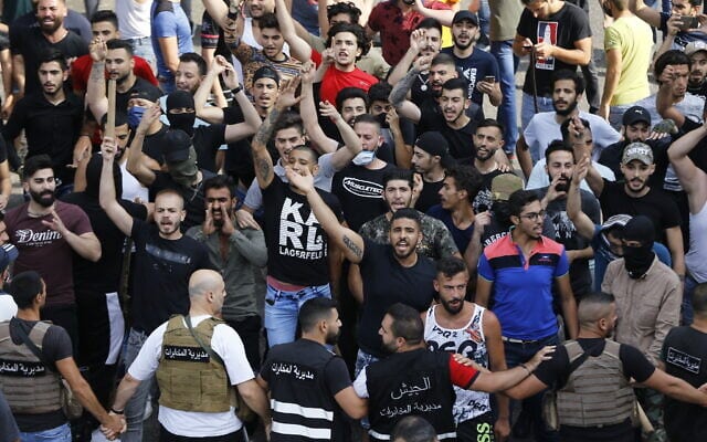 המחאה החברתית בלבנון, יוני 2020 (צילום: AP Photo/Bilal Hussein)