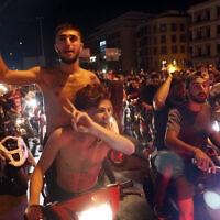 מחאה נגד המשטר בלבנון, יוני 2020 (צילום: AP Photo / Hussein Malla)