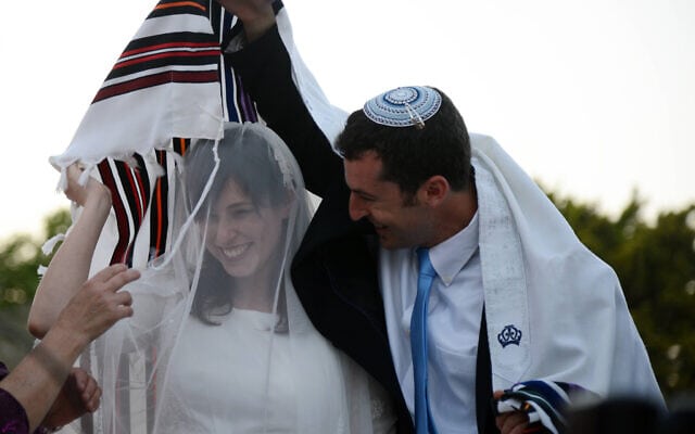 חתונתם של אורי אלון וציפי חוטובלי בחוות רונית, ב-27 במאי 2013 (צילום: יוסי זליגר/פלאש90)