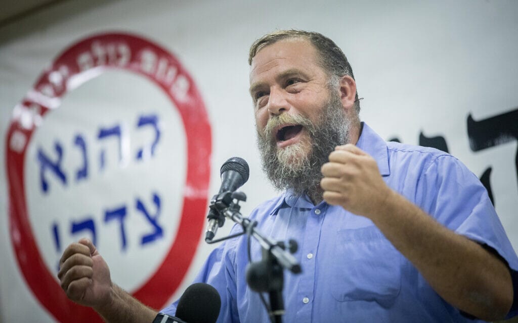 בנצי גופשטיין נואם באזכרה של מאיר כהנא, מנהיג תנועת כך, ב-7 בנובמבר 2017 (צילום: יונתן זינדל/פלאש90) בנצי גופשטיין נואם באזכרה של מאיר כהנא, מנהיג תנועת כך, ב-7 בנובמבר 2017 (צילום: יונתן זינדל/פלאש90)