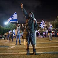 הפגנת השמאל בכיכר רבין ב-9 במאי 2020 (צילום: מרים אלסטר/פלאש90)
