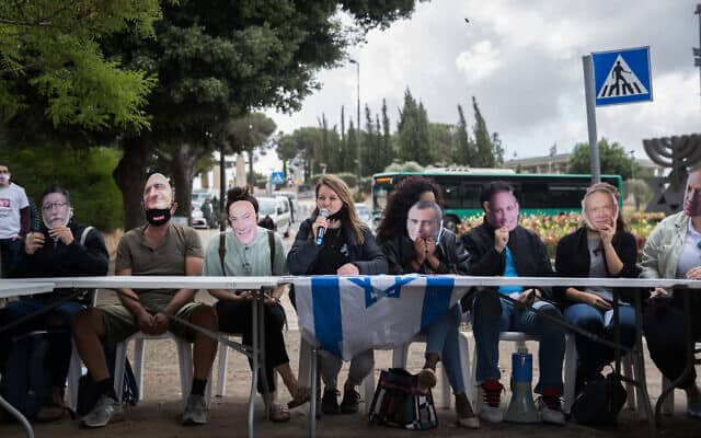 מחאת סטודנטים מחוץ לכנסת על סדר העדיפויות הלקוי של הממשלה, מאי 2020 (צילום: Yonatan Sindel/Flash90)