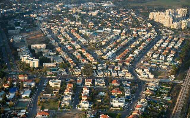 מבט אווירי על מרכז העיר לוד (צילום: Moshe Shai/FLASH90)