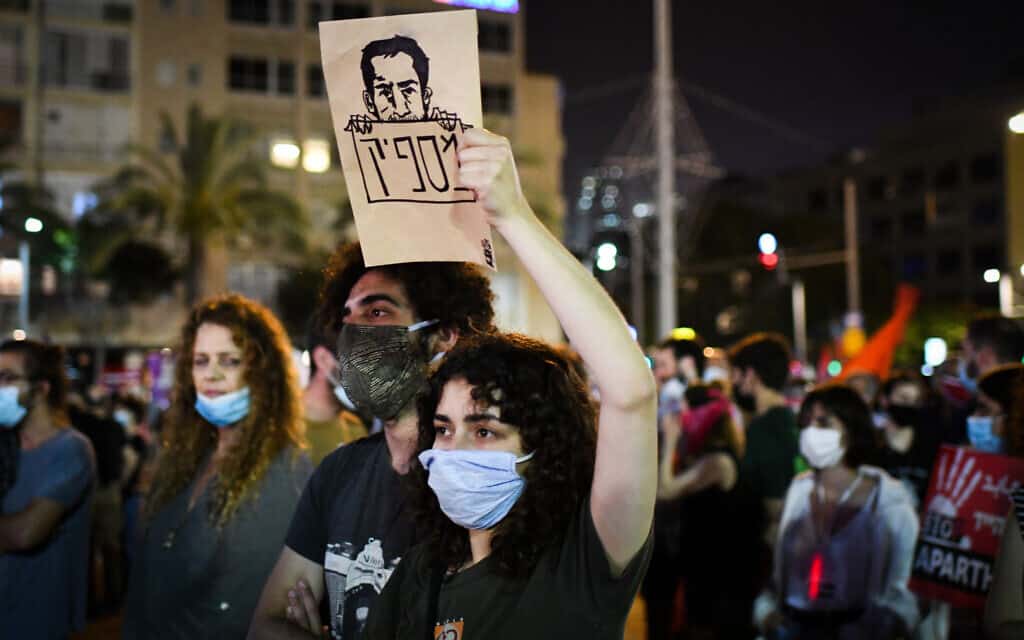 הפגנת מחאה על הרג הצעיר איאד אלחלאק (צילום: Avshalom Sassoni/Flash90)