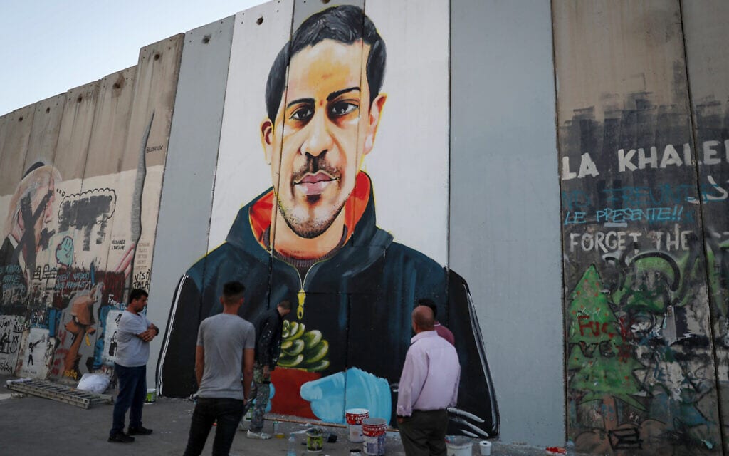 איאד אל-חלאק. ציור קיר של האמן הפלסטיני טאקי ספייטן על חומת ההפרדה בבית לחם. 14 ביוני 2020 (צילום: Wissam Hashlamoun/Flash90)