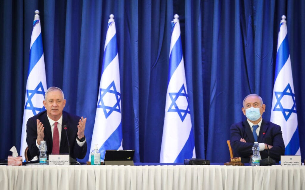 ראש הממשלה בנימין נתניהו וראש הממשלה החליפי בני גנץ בישיבת הממשלה, 21 ביוני 2020 (צילום: מרק ישראל סלם, פלאש 90)