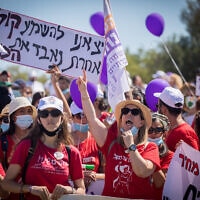 עובדים סוציאליים מוחים על תנאי העסקתם מול הכנסת. 25 ביוני 2020 (צילום: Yonatan Sindel/Flash90)