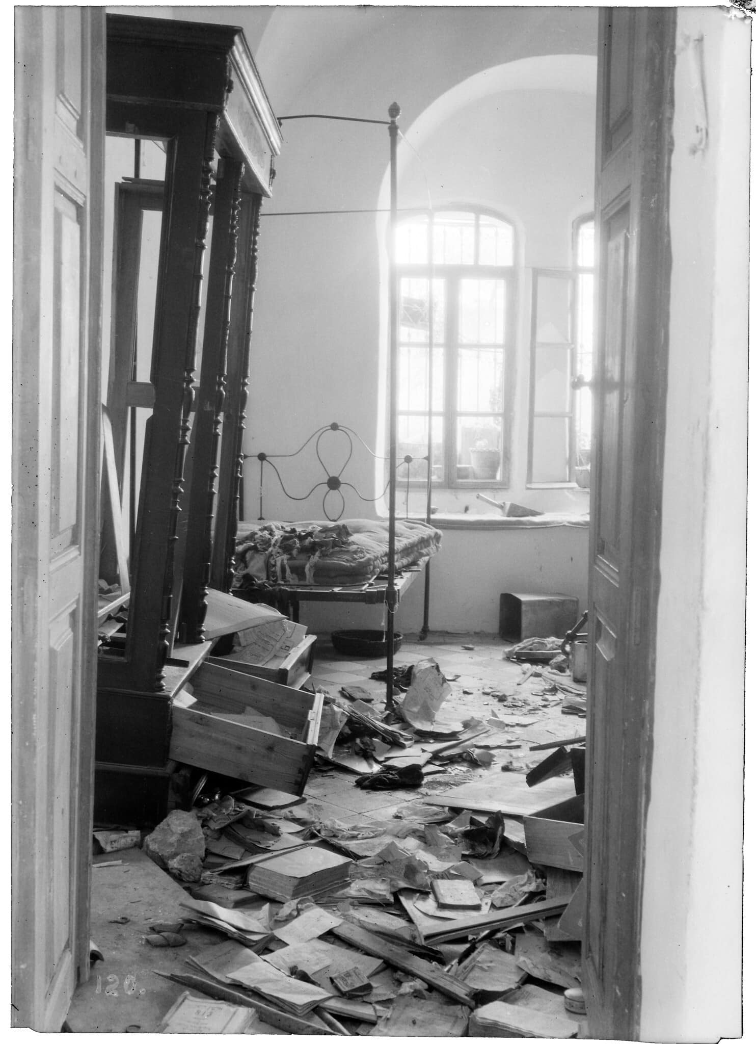 בית יהודי שנבזז ונהרס במהלך טבח חברון ב-1929 (צילום: רשות הציבור)