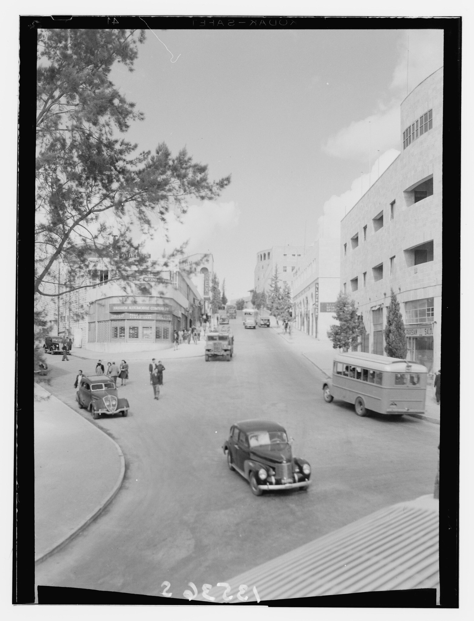 רחוב הנסיכה מארי בירושלים, בין 1940 ל-1946. ניתן לראות את קולנוע רקס מרחוק, מצד שמאל (צילום: ספריית הקונגרס באמצעות Wikicommons)
