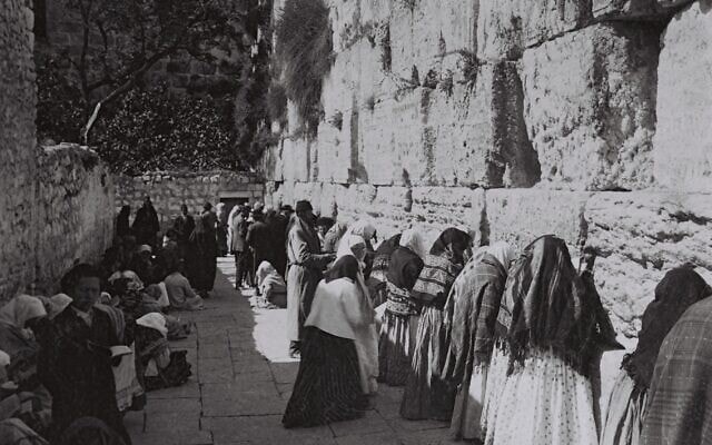 צילום אילוסטרציה: מתפללים בכותל המערבי, 1911 (צילום: רשות הציבור)