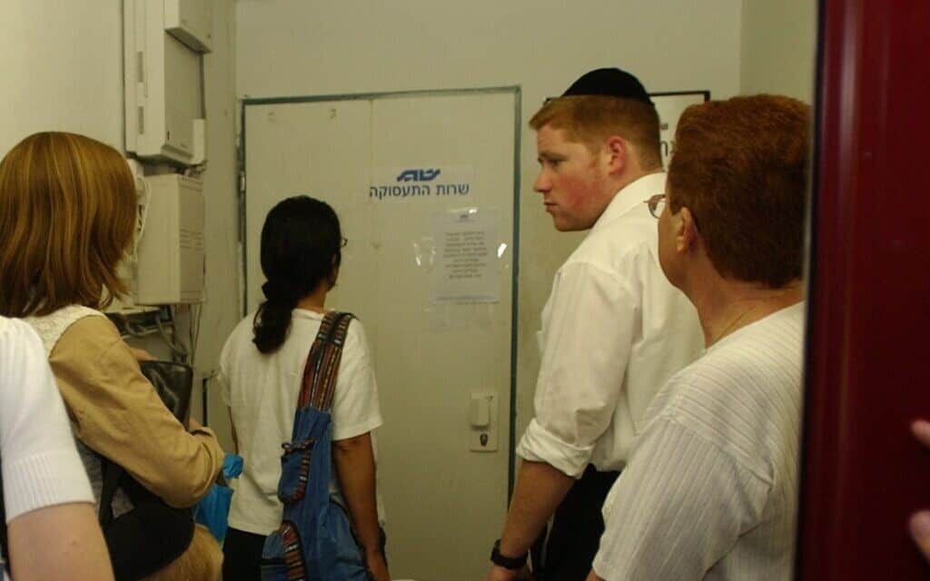 אילוסטרציה, מובטלים ישראלים מגיעים לשירות התעסוקה בירושלים (צילום: Flash90)