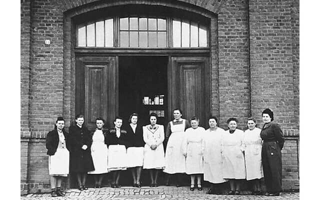 צוות האחיות במרכז ההמתה הדמאר בגרמניה (צילום: רשות הציבור)
