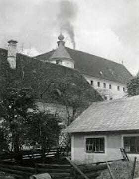 העשן עולה מהמשרפה בטירת הרטהיים, 1940-1941, אוסטריה (צילום: רשות הציבור)