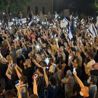 הפגנה נגד מעצרו של אמיר השכל ונגד השחיתות השלטונית מול בית ראש הממשלה בירושלים, 27 ביוני 2020 (צילום: מחאת הדגלים השחורים)