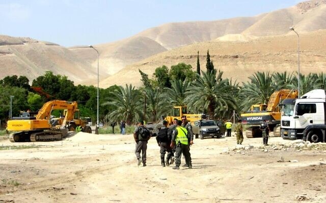 הצבא מתאמן בשדות הכפר ג&#039;ינבה, ב-13 במאי 2014 (צילום: נאסר נוואג&#039;עה, בצלם)