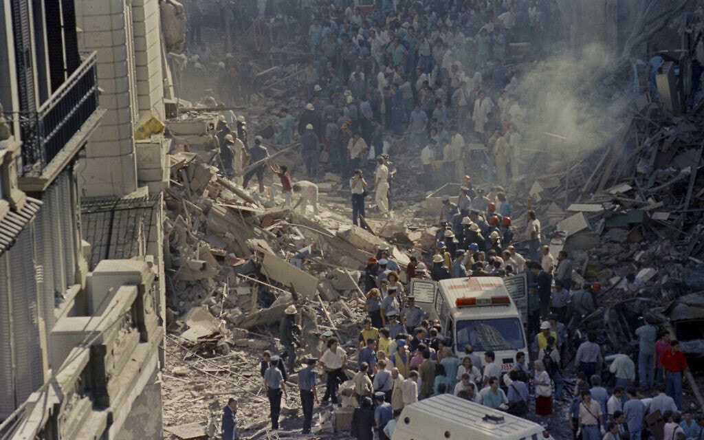 הפיצוץ בשגרירות הישראלית בבואנוס איירס, 1992 (צילום: AP Photo/DonRypka)