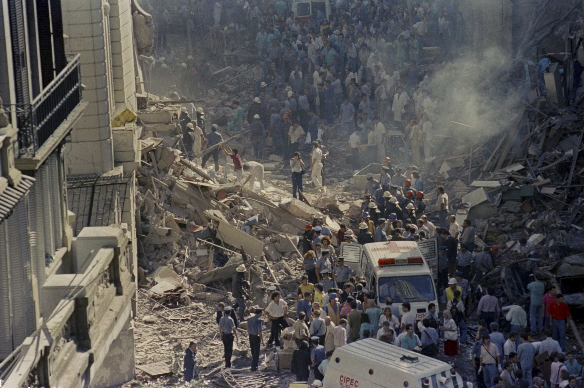 הפיצוץ בשגרירות הישראלית בבואנוס איירס, 1992 (צילום: AP Photo/DonRypka)