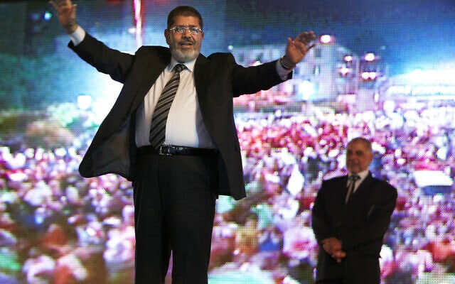 מוחמד מורסי בכנס בחירות בקהיר, מאי 2012 (צילום: AP Photo/Fredrik Persson, File)