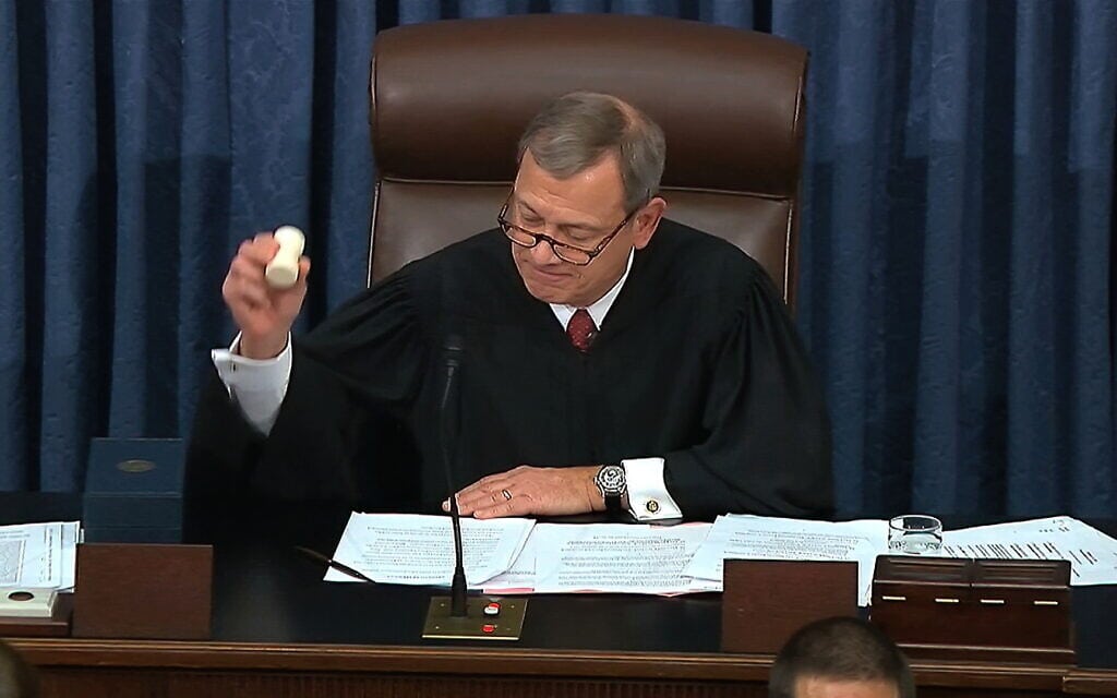 נשיא בית המשפט העליון בארצות הברית, השופט ג&#039;ון רוברטס (צילום: Senate Television via AP)