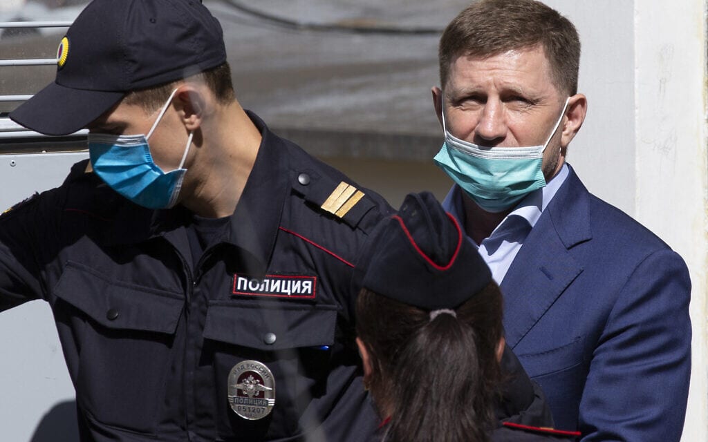מעצר ראש העיר חברובסק ברוסיה, יולי 2020 (צילום: AP Photo/Alexander Zemlianichenko)