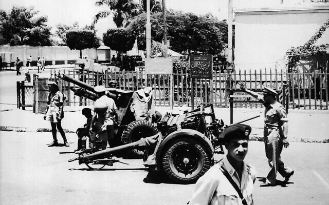 מהפכת הקצינים החופשיים במצרים, 1952 (צילום: AP)