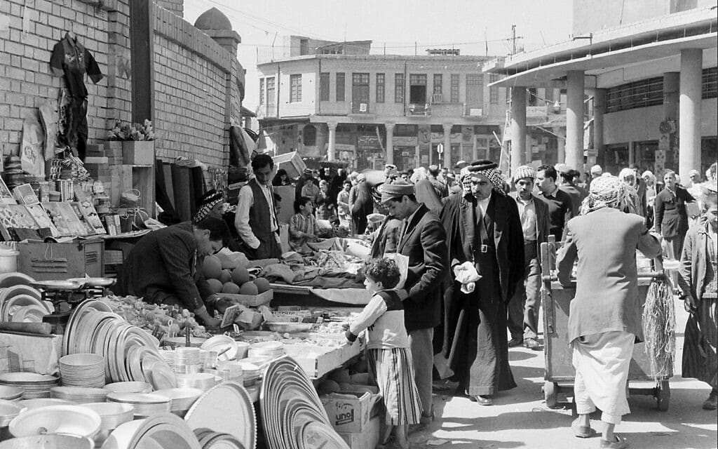 הבזאר המפורסם של בגדאד, שמשך קונים ומבקרים מכל העולם, 1959 (צילום: AP)