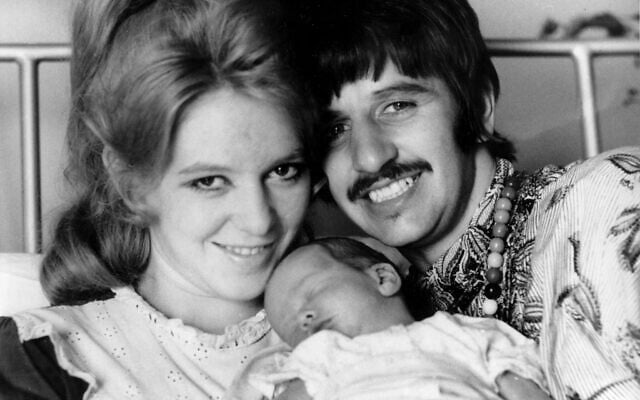 רינגו סטאר ואשתו הראשונה מורין קוקס, בלידת בנם השני ג&#039;ייסון, ב-23 באוגוסט 1967 (צילום: AP Photo)