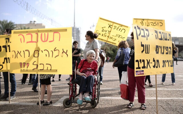 מחאת תושבים נגד פינוי גבעת עמל בתל אביב. אוקטובר 2014 (צילום: Tomer Neuberg/Flash90)