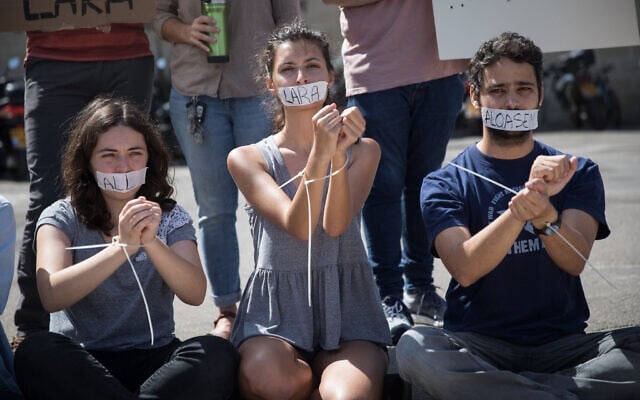 ארכיון, סטודנטים בבצלאל מפגינים נגד הרחקת פעילת שמאל מהקמפוס, אוקטובר 2018 (צילום: Hadas Parush/Flash90)