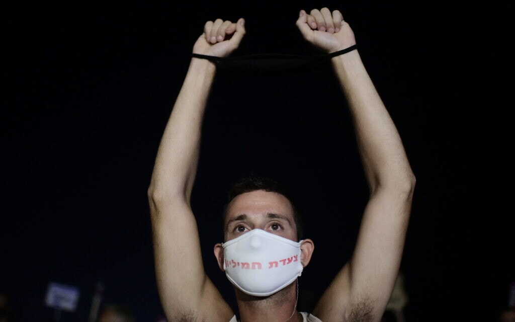 המחאה בגן צ'רלס קלור בתל אביב, 25 ביולי 2020 (צילום: תומר נויברג/פלאש90)