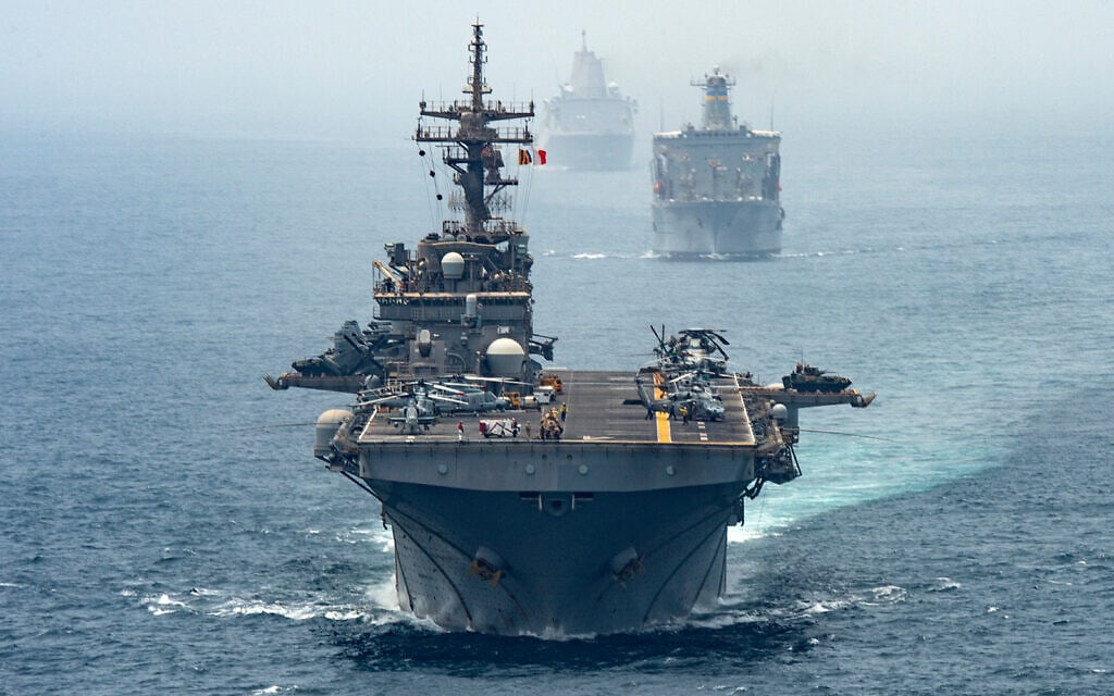 הספינה האמריקאית USS Boxer חוצה את מצרי הורמוז, 12 באוגוסט 2019 (צילום: US Navy photo by Mass Communication Specialist 2nd Class David Ortiz/Released) הספינה האמריקאית USS Boxer חוצה את מצרי הורמוז, 12 באוגוסט 2019 (צילום: US Navy photo by Mass Communication Specialist 2nd Class David Ortiz/Released)