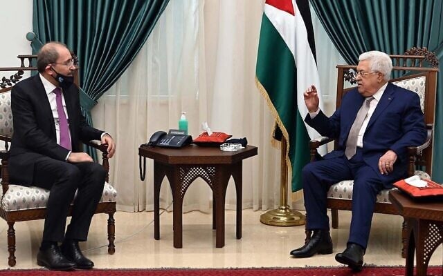 שר החוץ הירדני איימן ספדי נפגש עם יושב ראש הרשות הפלסטינית מחמוד עבאס ברמאללה, 18 ביוני 2020 (צילום: סוכנות הידיעות הפלסטינית)