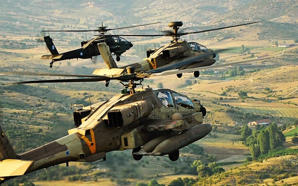 מסוקי קרב מסוג AH-64 אפאצ'י של חיל האוויר. (צילום: צילום: דובר צה"ל.)