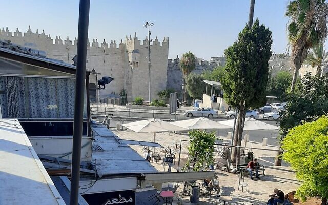 נוף לעיר העתיקה מהמרפסת של ניו פאלם הוסטל, ירושלים