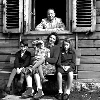 אוטו פון וכטר עם משפחתו באוסטריה, במהלך קיץ 1948 (צילום: באדיבות הורסט וכטר)